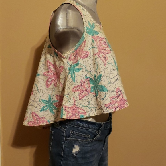 L.A. Chic Ivory crop top - Picture 2 of 6